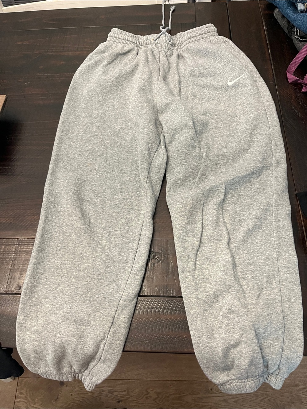 Nike women’s ' Gray Fleece Sweatpants